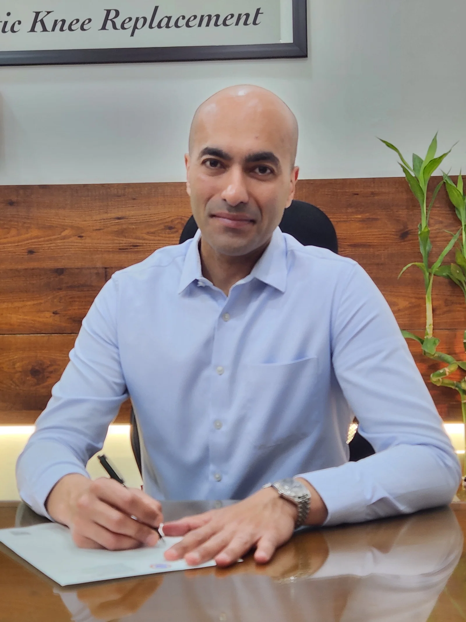 Dr. Tanveer Singh Bhutani, Consultant Orthopaedic Surgeon